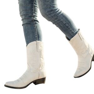 Durango white cowgirl mid calf boots 9